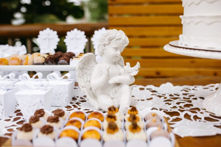 custom and wedding cakes